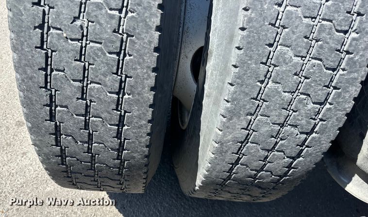 image for item OE9039 2006 Freightliner  Century Class semi truck