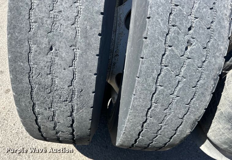 image for item OE9039 2006 Freightliner  Century Class semi truck