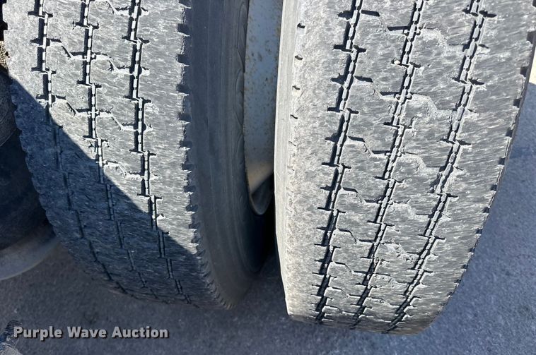 image for item OE9039 2006 Freightliner  Century Class semi truck