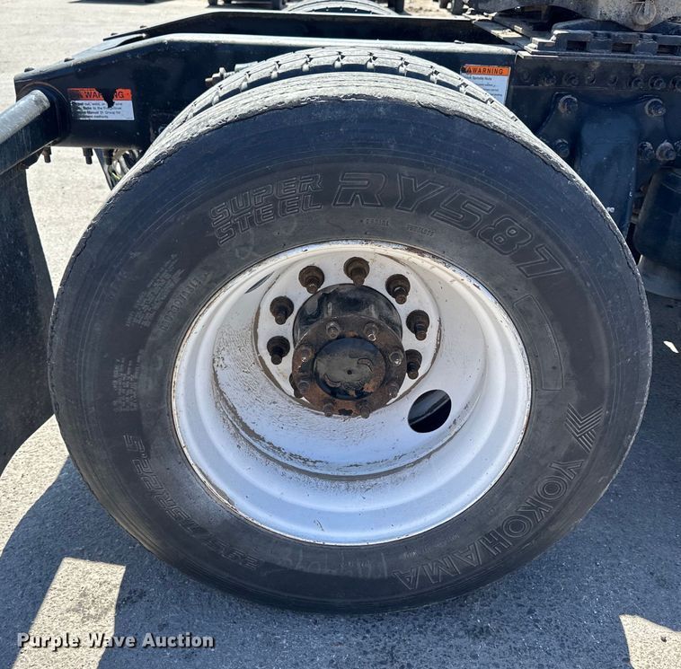 image for item OE9039 2006 Freightliner  Century Class semi truck