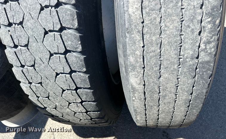 image for item OE9039 2006 Freightliner  Century Class semi truck