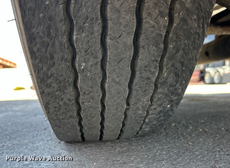 image for item OE9039 2006 Freightliner  Century Class semi truck