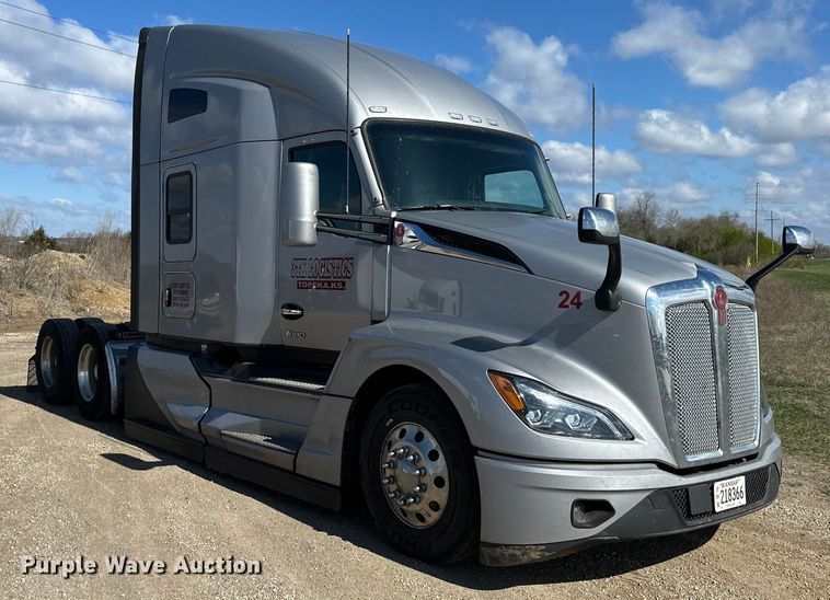 image for item OF9355 2023 Kenworth T680 semi truck
