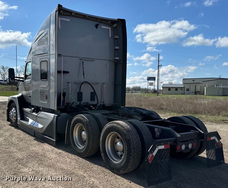 image for item OF9355 2023 Kenworth T680 semi truck