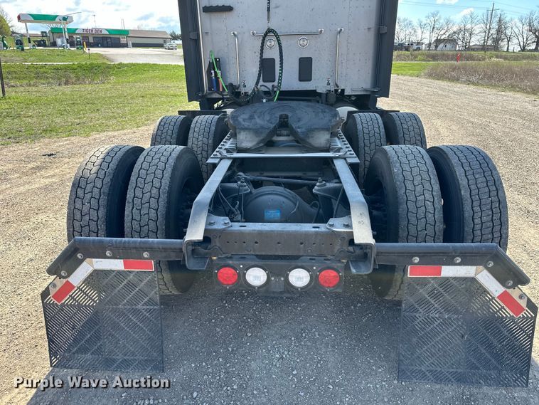 image for item OF9355 2023 Kenworth T680 semi truck