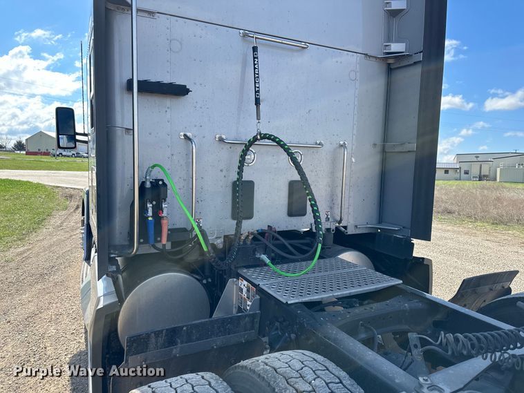image for item OF9355 2023 Kenworth T680 semi truck