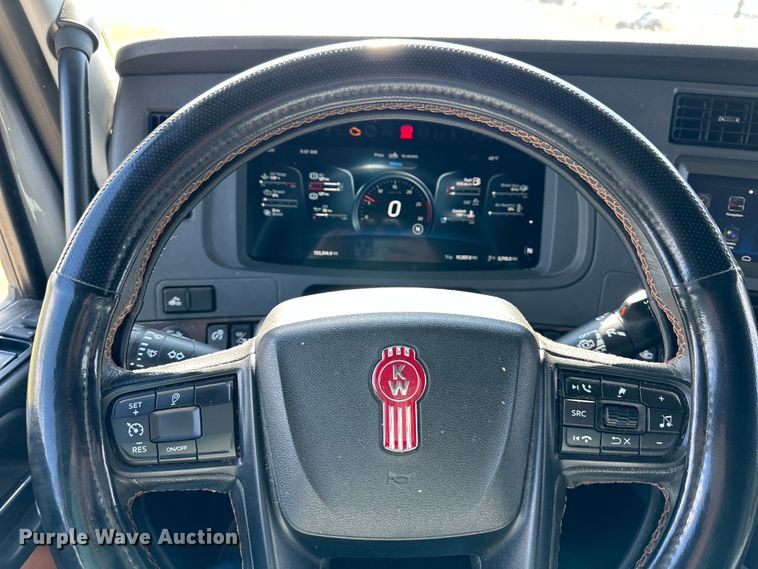 image for item OF9355 2023 Kenworth T680 semi truck