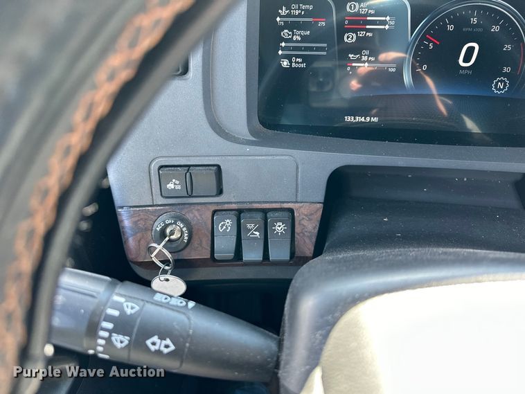 image for item OF9355 2023 Kenworth T680 semi truck