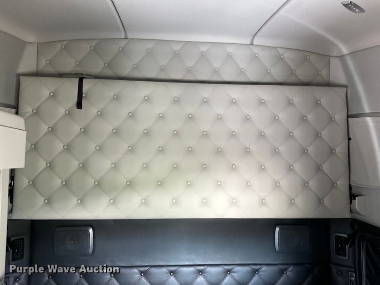 image for item OF9355 2023 Kenworth T680 semi truck