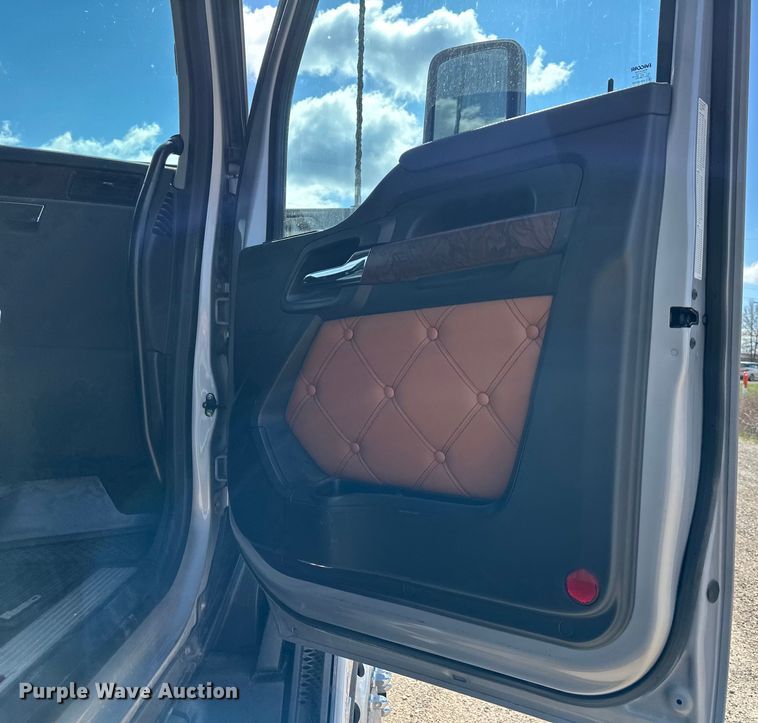 image for item OF9355 2023 Kenworth T680 semi truck