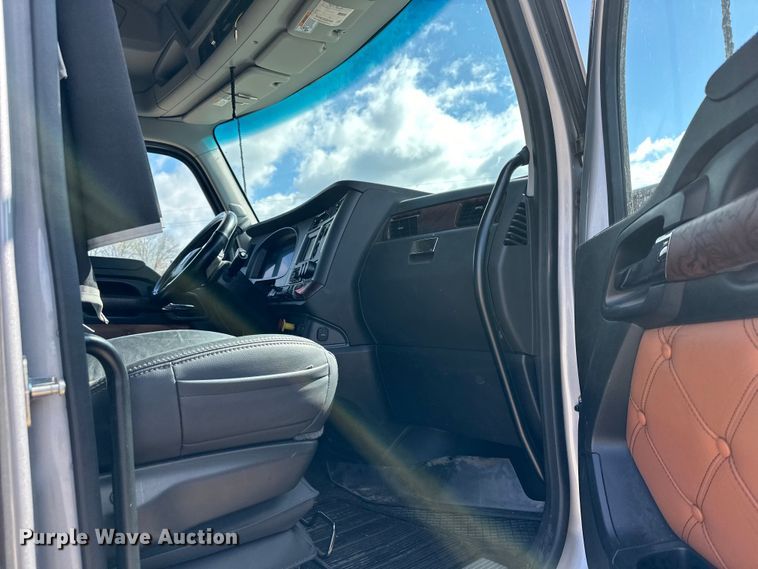 image for item OF9355 2023 Kenworth T680 semi truck