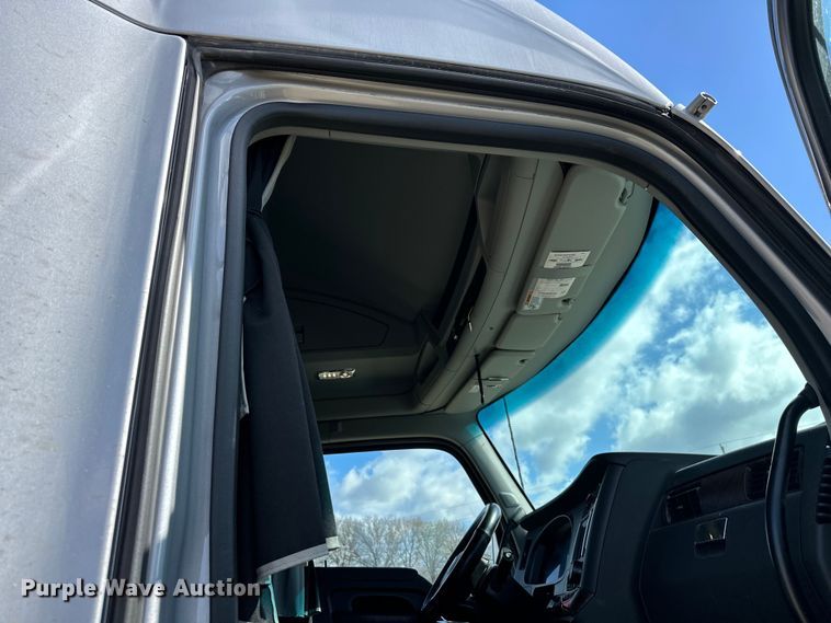 image for item OF9355 2023 Kenworth T680 semi truck