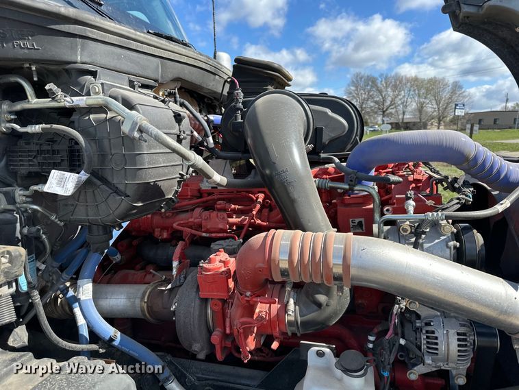 image for item OF9355 2023 Kenworth T680 semi truck