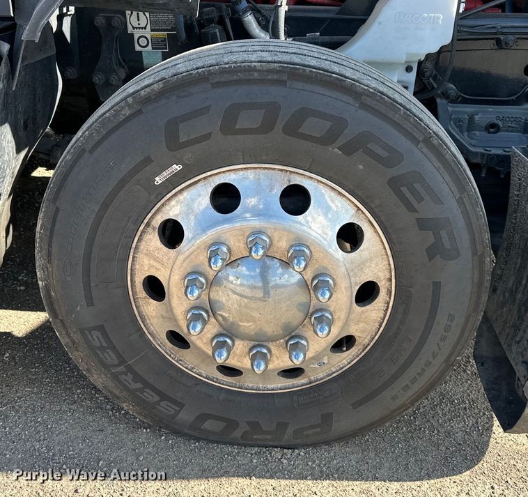 image for item OF9355 2023 Kenworth T680 semi truck