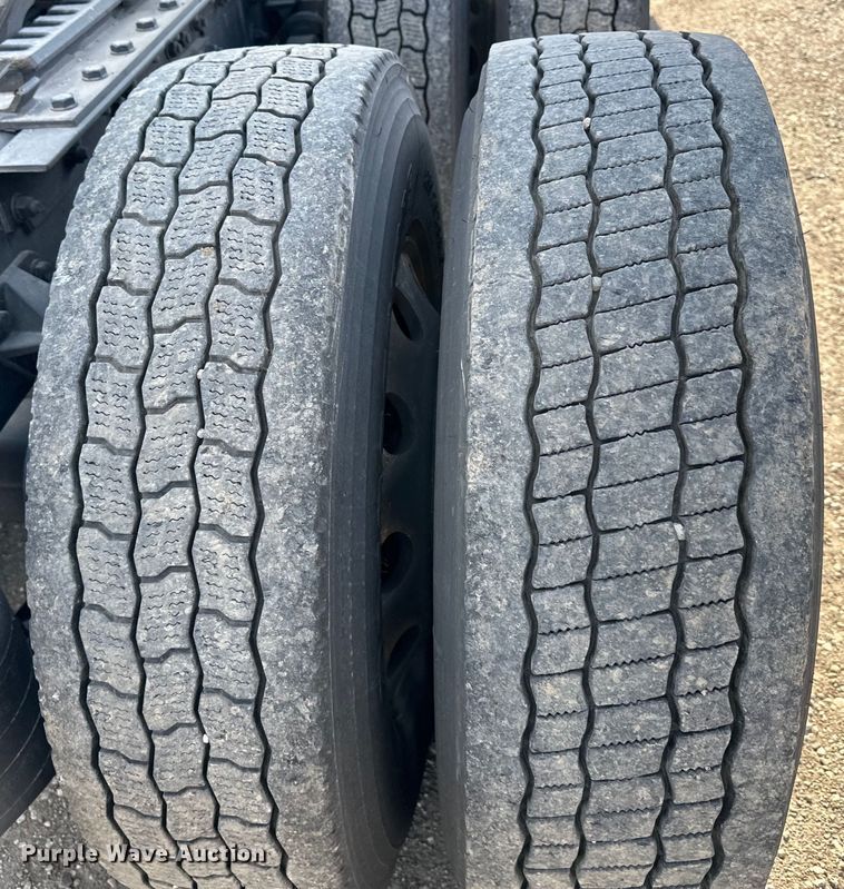 image for item OF9355 2023 Kenworth T680 semi truck