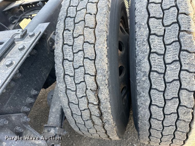 image for item OF9355 2023 Kenworth T680 semi truck