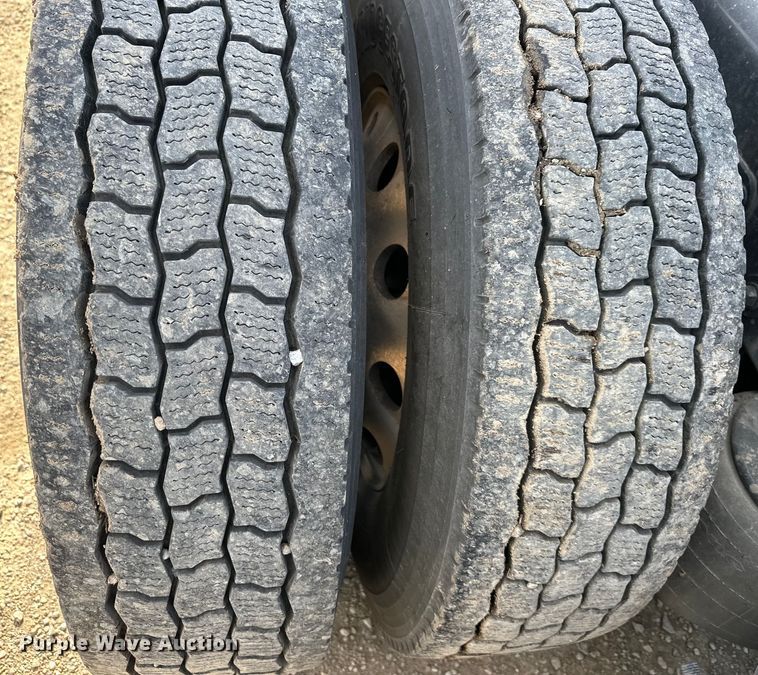 image for item OF9355 2023 Kenworth T680 semi truck