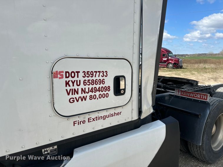 image for item OF9358 2022 Kenworth T680 semi truck