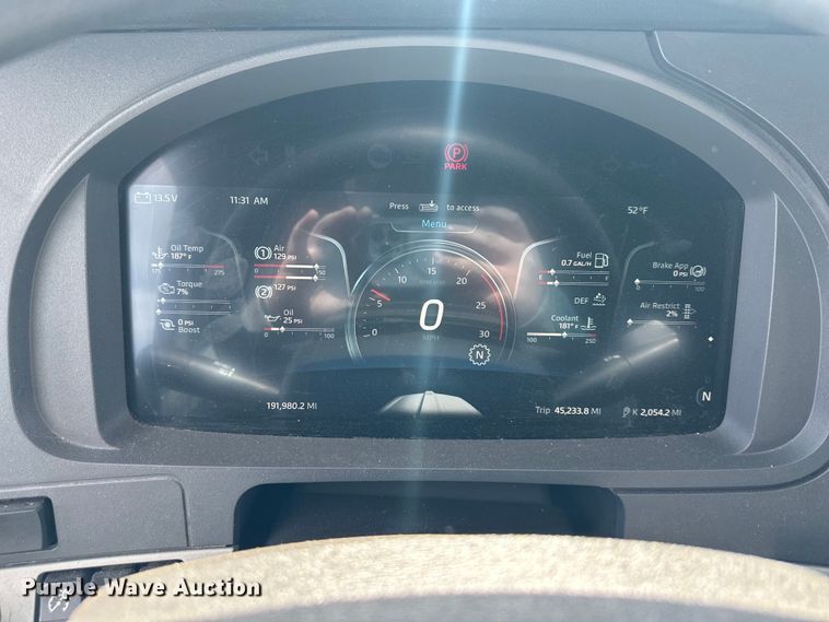 image for item OF9358 2022 Kenworth T680 semi truck