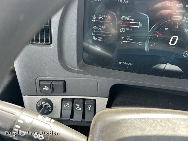 image for item OF9358 2022 Kenworth T680 semi truck