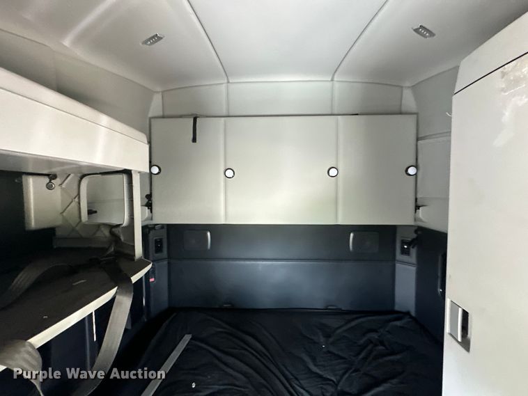 image for item OF9358 2022 Kenworth T680 semi truck