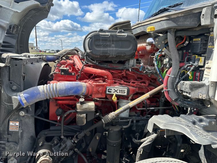 image for item OF9358 2022 Kenworth T680 semi truck