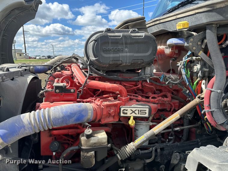 image for item OF9358 2022 Kenworth T680 semi truck