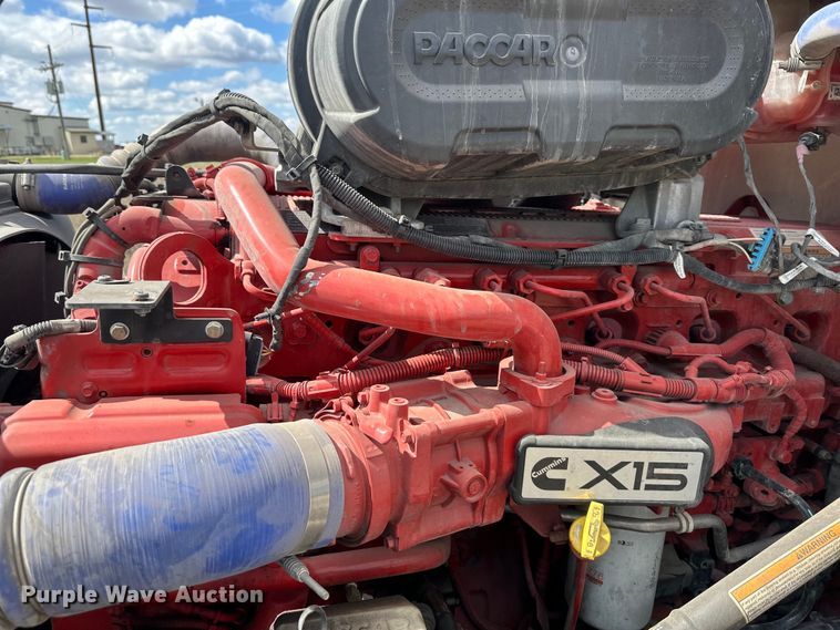 image for item OF9358 2022 Kenworth T680 semi truck