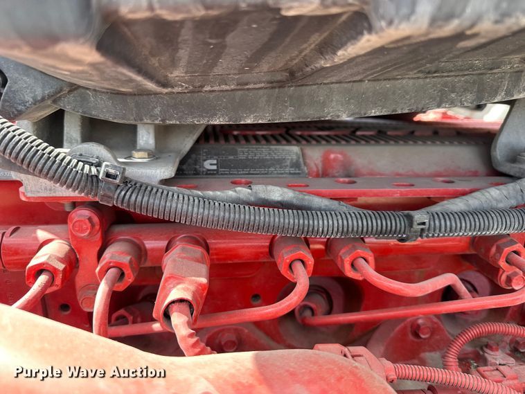 image for item OF9358 2022 Kenworth T680 semi truck