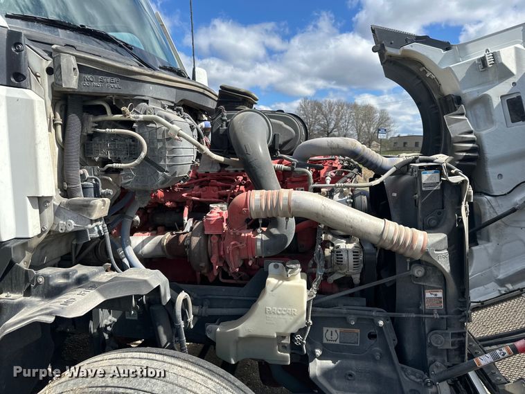 image for item OF9358 2022 Kenworth T680 semi truck