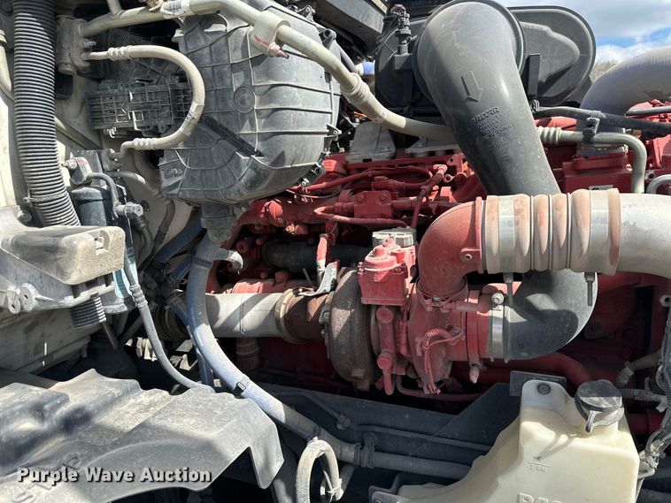 image for item OF9358 2022 Kenworth T680 semi truck