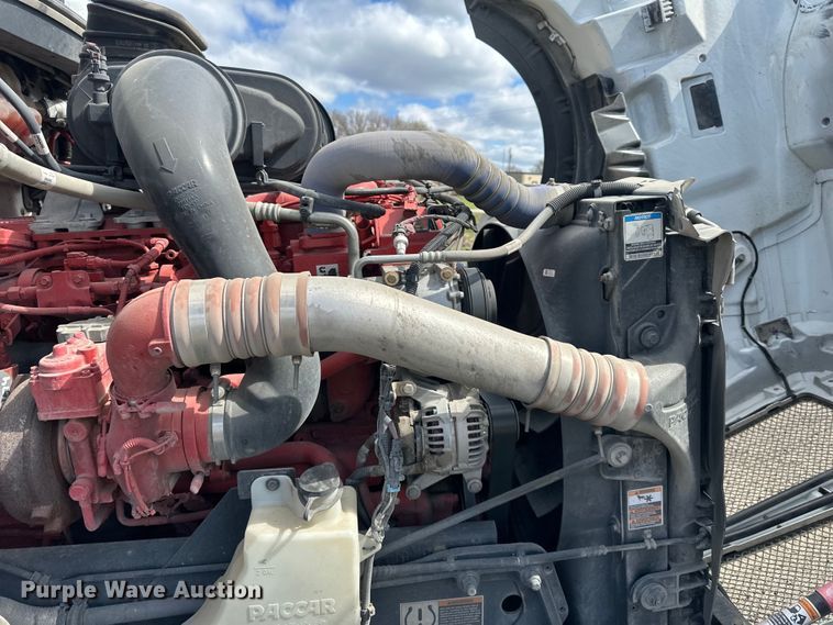 image for item OF9358 2022 Kenworth T680 semi truck