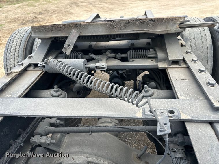 image for item OF9358 2022 Kenworth T680 semi truck