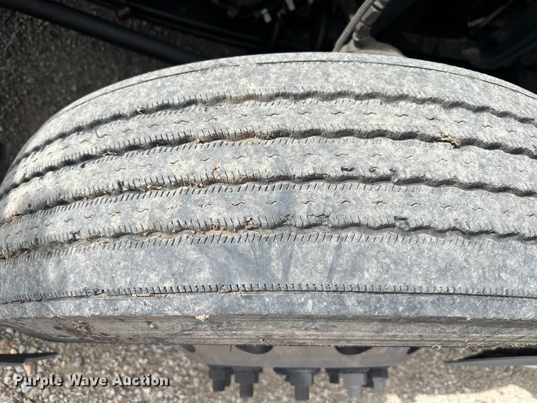 image for item OF9358 2022 Kenworth T680 semi truck