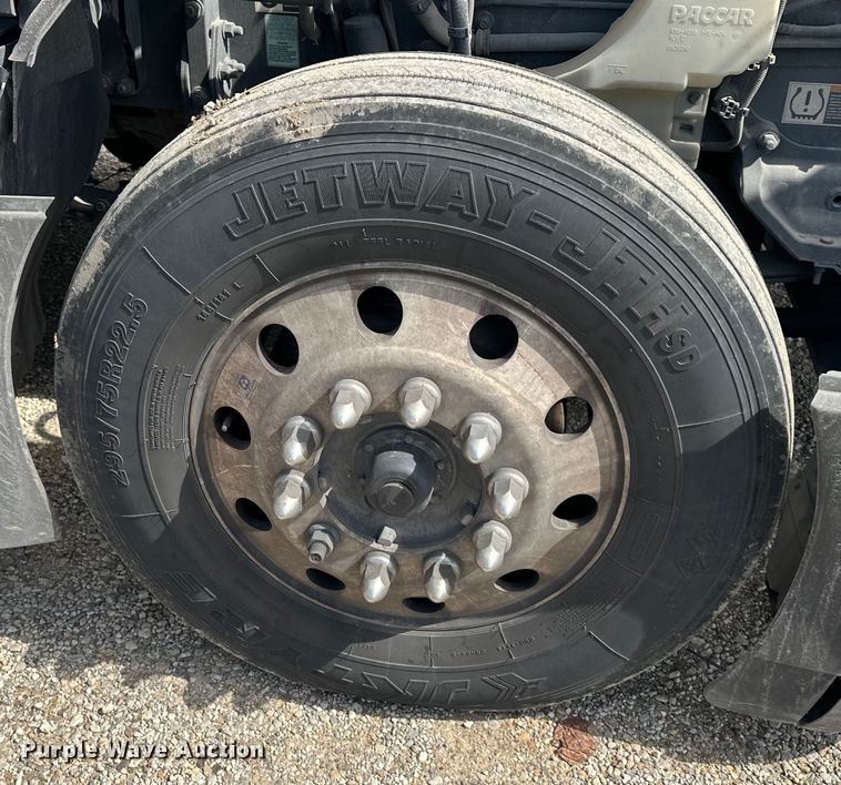 image for item OF9358 2022 Kenworth T680 semi truck