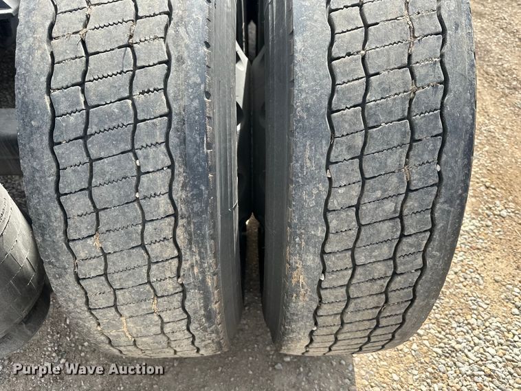 image for item OF9358 2022 Kenworth T680 semi truck