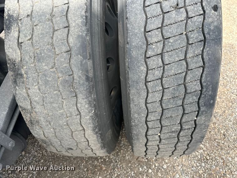 image for item OF9358 2022 Kenworth T680 semi truck