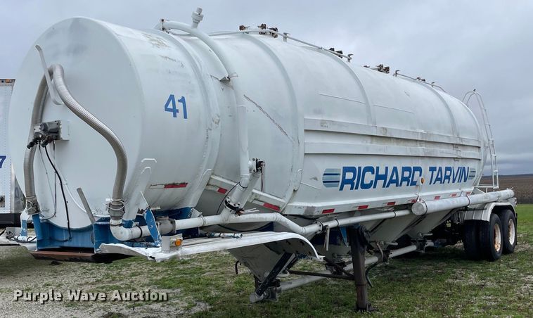 image for item OG9865 1979 Butler MFG pneumatic dry bulk trailer