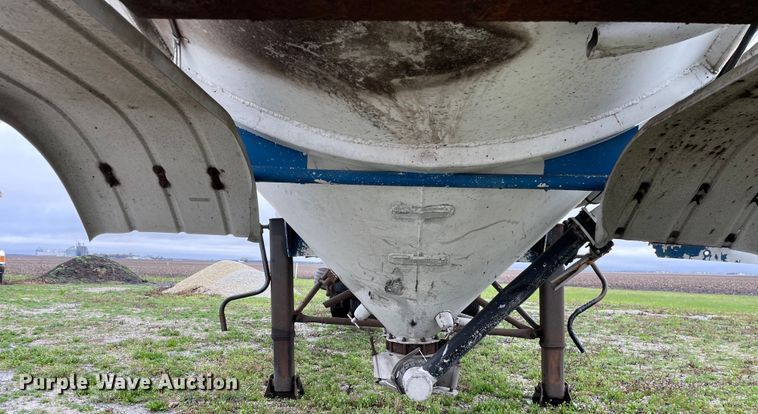 image for item OG9865 1979 Butler MFG pneumatic dry bulk trailer