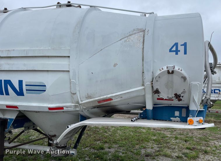 image for item OG9865 1979 Butler MFG pneumatic dry bulk trailer