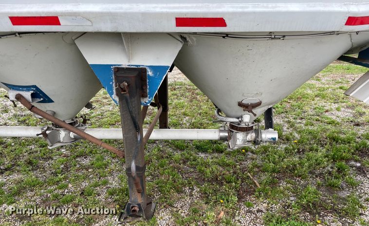 image for item OG9865 1979 Butler MFG pneumatic dry bulk trailer