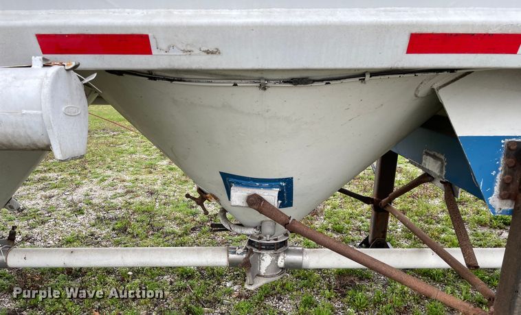 image for item OG9865 1979 Butler MFG pneumatic dry bulk trailer