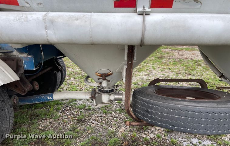 image for item OG9865 1979 Butler MFG pneumatic dry bulk trailer