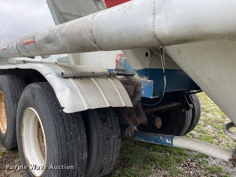 image for item OG9865 1979 Butler MFG pneumatic dry bulk trailer