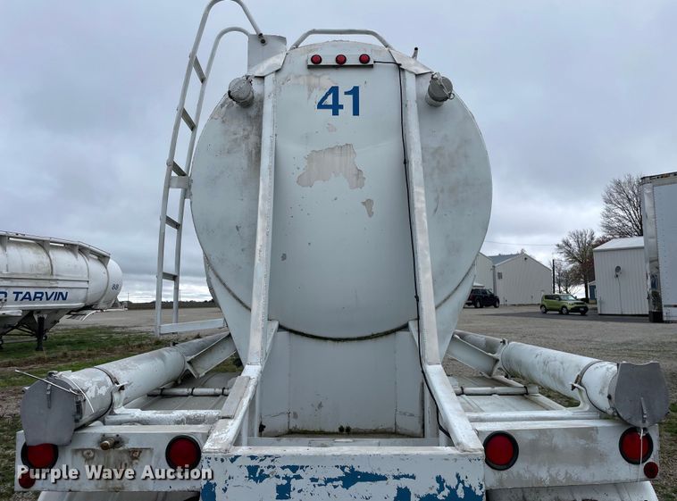 image for item OG9865 1979 Butler MFG pneumatic dry bulk trailer