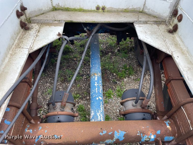 image for item OG9865 1979 Butler MFG pneumatic dry bulk trailer