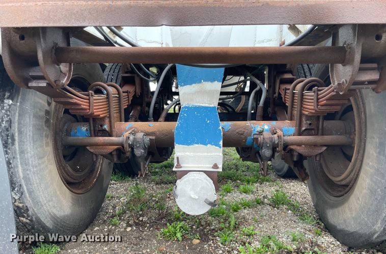 image for item OG9865 1979 Butler MFG pneumatic dry bulk trailer