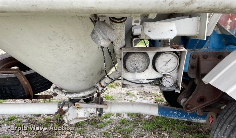 image for item OG9865 1979 Butler MFG pneumatic dry bulk trailer