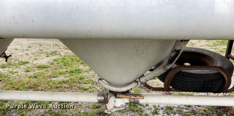 image for item OG9865 1979 Butler MFG pneumatic dry bulk trailer