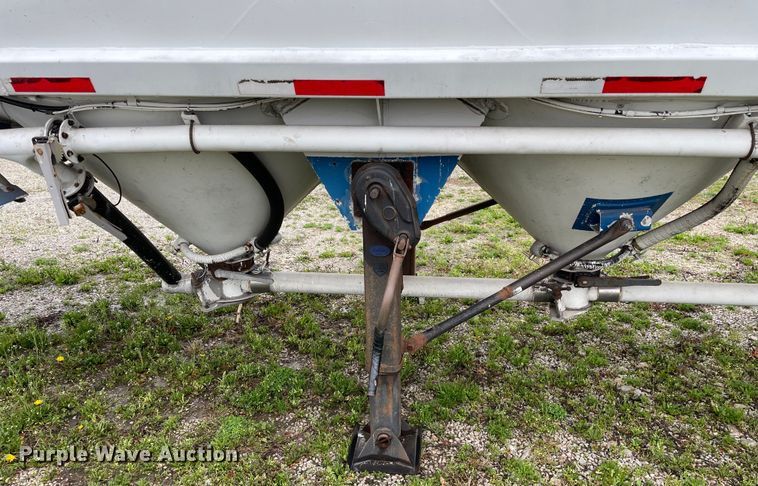 image for item OG9865 1979 Butler MFG pneumatic dry bulk trailer